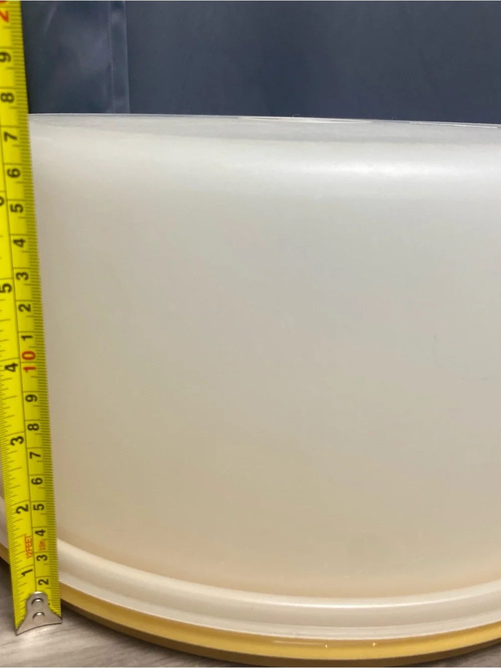 Vintage Tupperware round cake taker with a yellow Harvest Gold plate & sheer lid